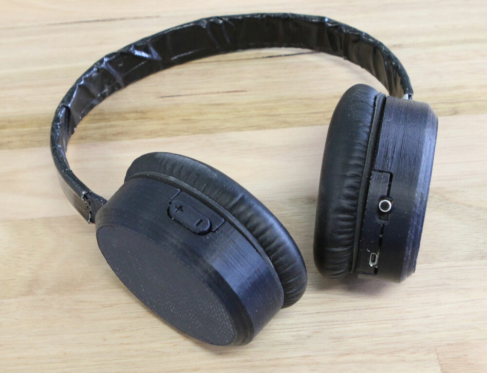 Wireless charging for 3D printed headphones